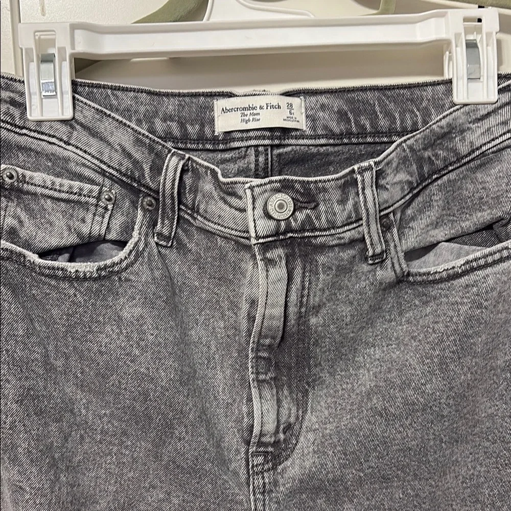 Abercrombie & Fitch Women's Gray Straight Leg Jeans - Picture 3 of 4